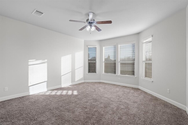 Building Photo - 706 Harwood Dr