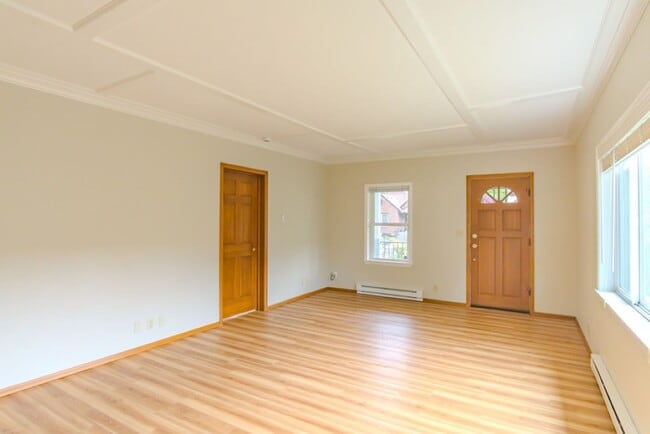 Building Photo - 4Bd/2Ba Seattle Home