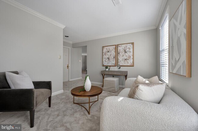 Building Photo - 8815 Surrey Ct