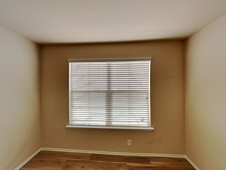 Building Photo - 721 Brown Thrasher