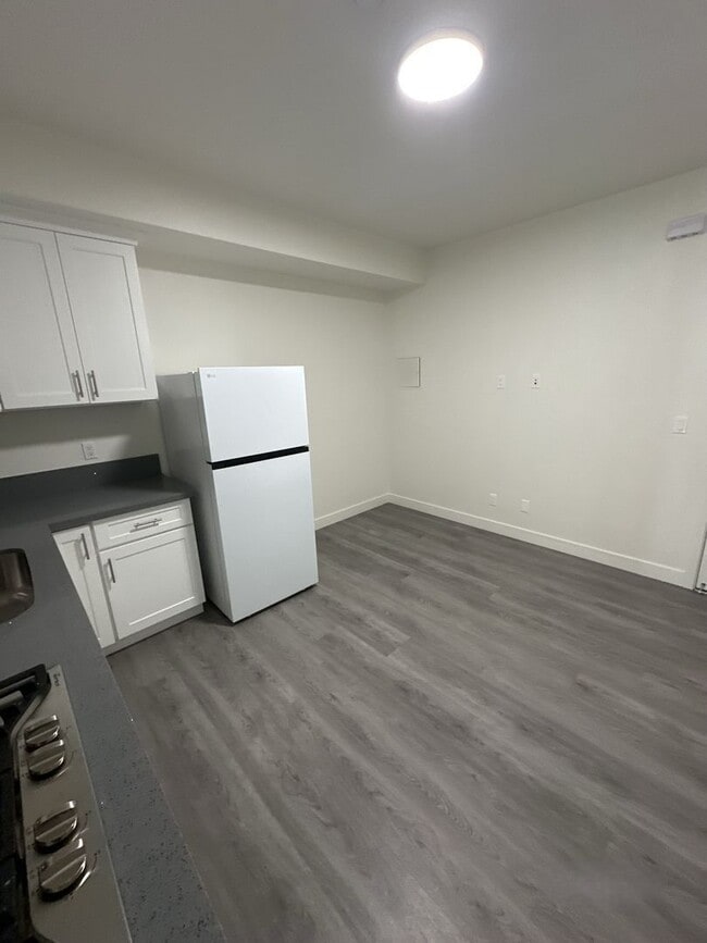 Building Photo - 226 W 87th St