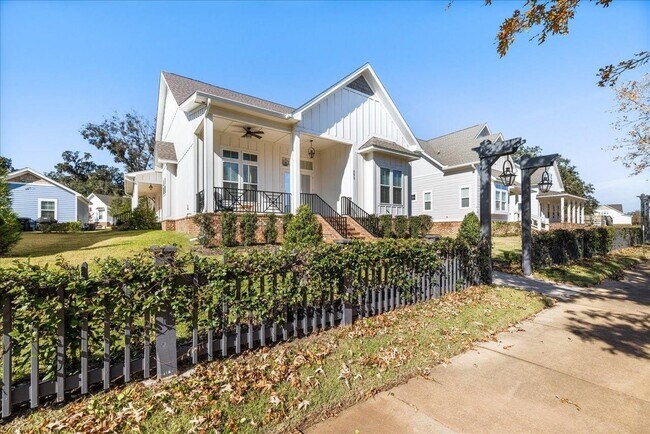 Building Photo - 4072 Biltmore Ave