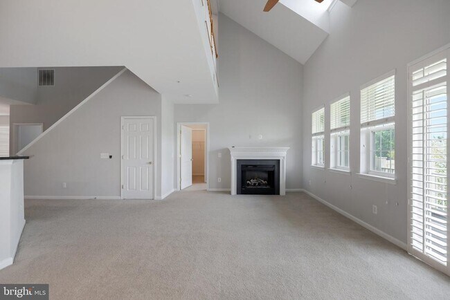 Building Photo - 13960 Greendale Dr