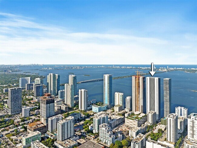 Building Photo - 700 NE 24th St