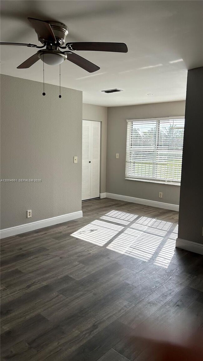 Building Photo - 3430 Pinewalk Dr N