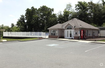 Building Photo - Chestnut Pointe