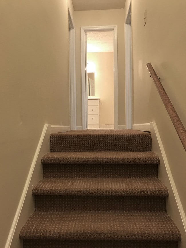 Building Photo - 330 Winding River Dr