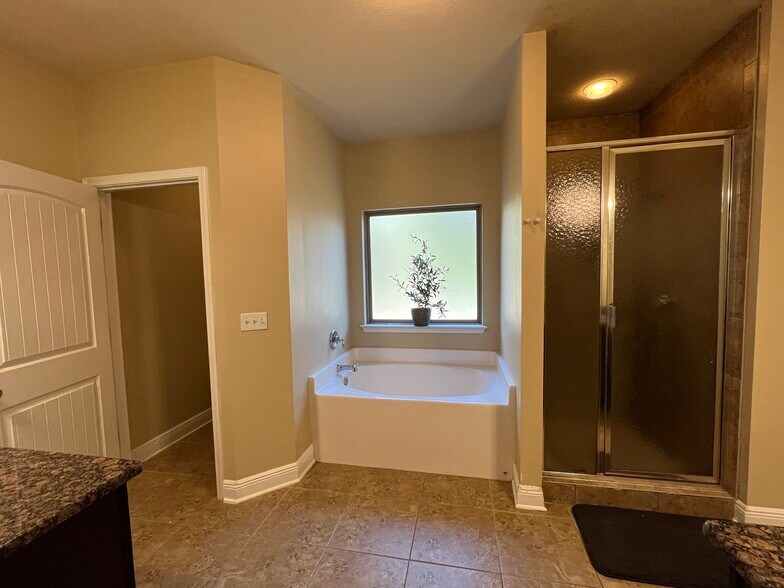 Building Photo - 68 Hemingway Ln