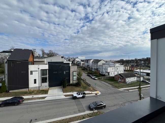 Building Photo - 413 35th Ave N