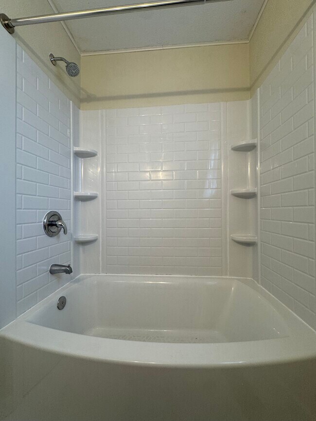 Building Photo - 61 Trowbridge Ln