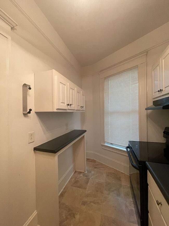 Building Photo - 946 Magnolia St