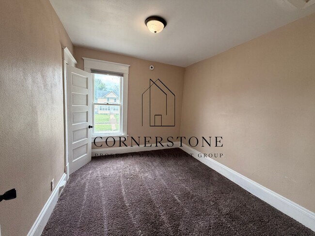 Building Photo - 4 Bedroom 2 Bathroom Home with Great Back Deck! $1300