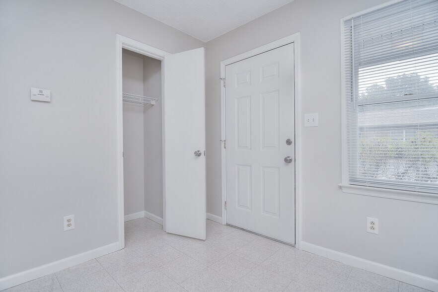 Building Photo - 345 Sunny Hill Dr