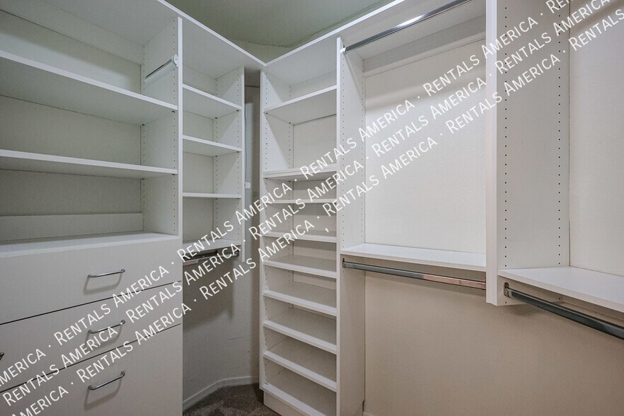 Building Photo - 8653 E Royal Palm Rd