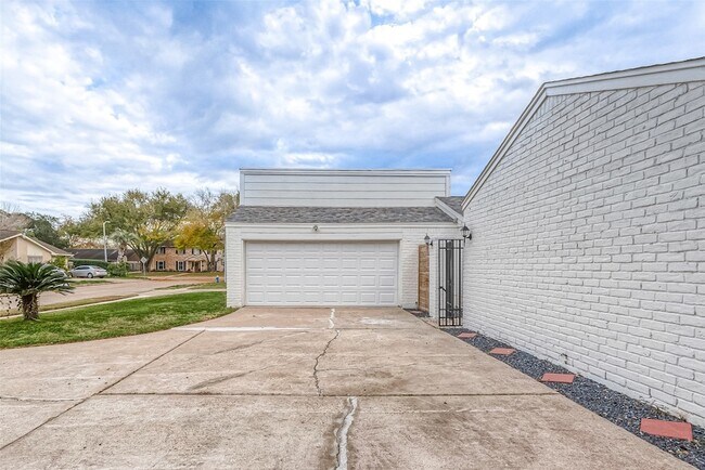 Building Photo - 6107 Sanford Rd