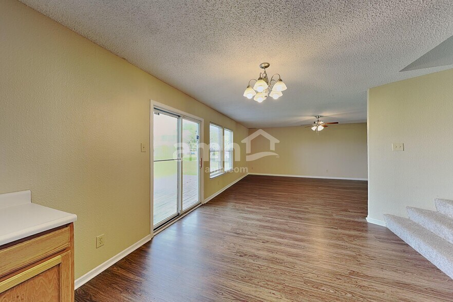 Building Photo - 14470 Forsythia Ln