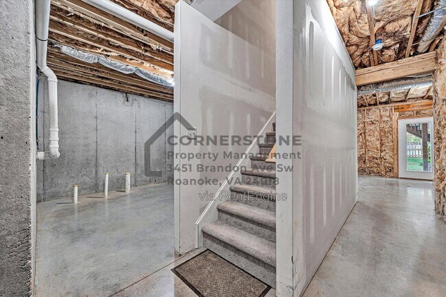 Building Photo - 2737 Russlen Dr