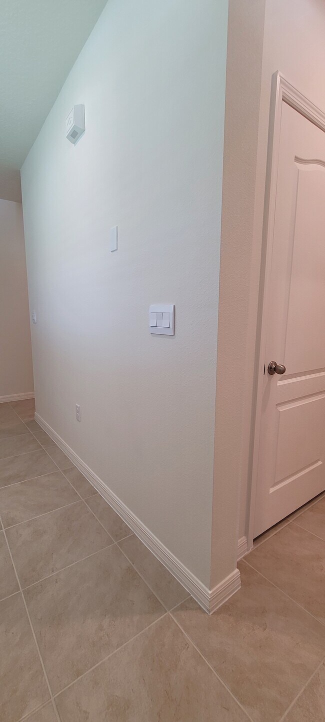 Building Photo - 316 Pelham Park Dr