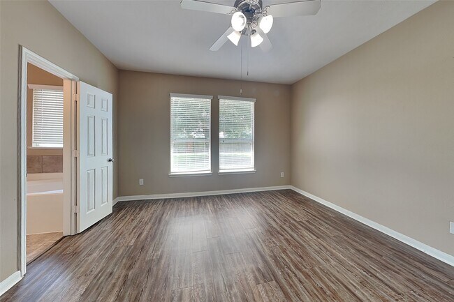 Building Photo - 7418 Jacobs Well Dr