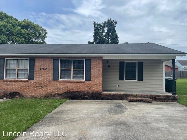 Primary Photo - 2 br, 1 bath House - 1754 B Poplar St*