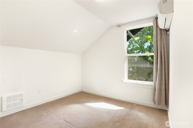 Building Photo - 2816 14th Ave W