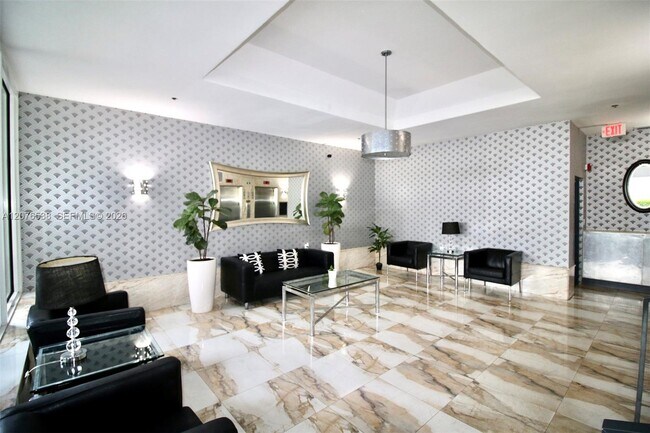 Building Photo - 1255 Collins Ave