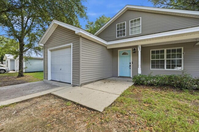 Building Photo - New rental move in ready! 4 bedrooms | 2 bathooms