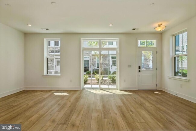 Building Photo - 2107 Donatello Dr