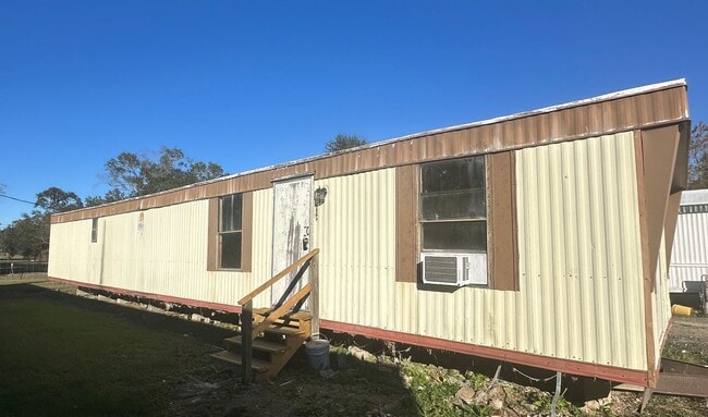 Primary Photo - 450 Harmon Ln