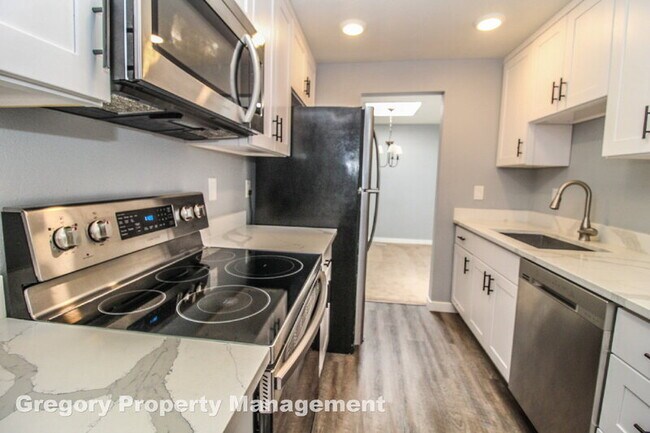 Building Photo - 9907 NE 124th St