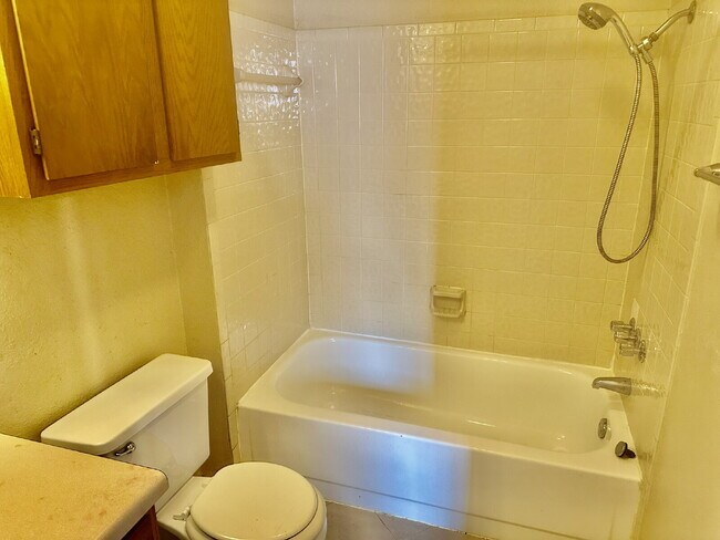 Building Photo - 1909 Cypress Pl