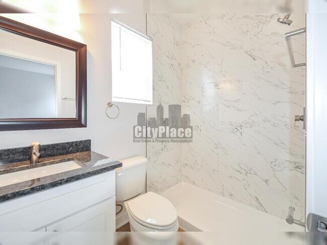 Building Photo - 1135 W 21st St