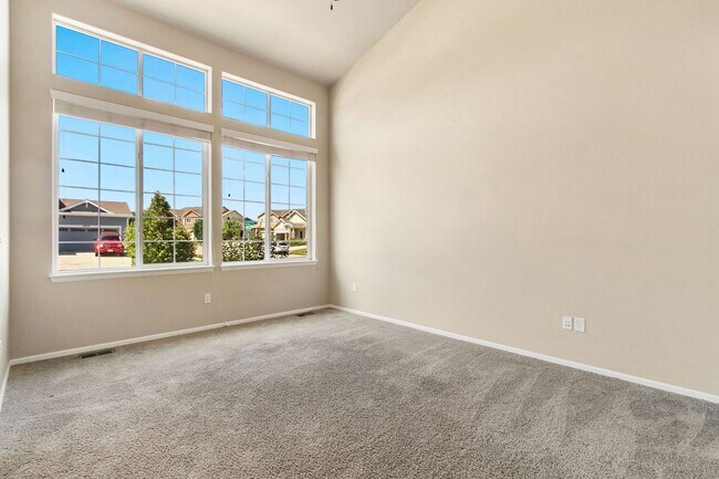 Building Photo - 3 Bedroom, 4 Bathroom, 2-Car Garage in Rig...