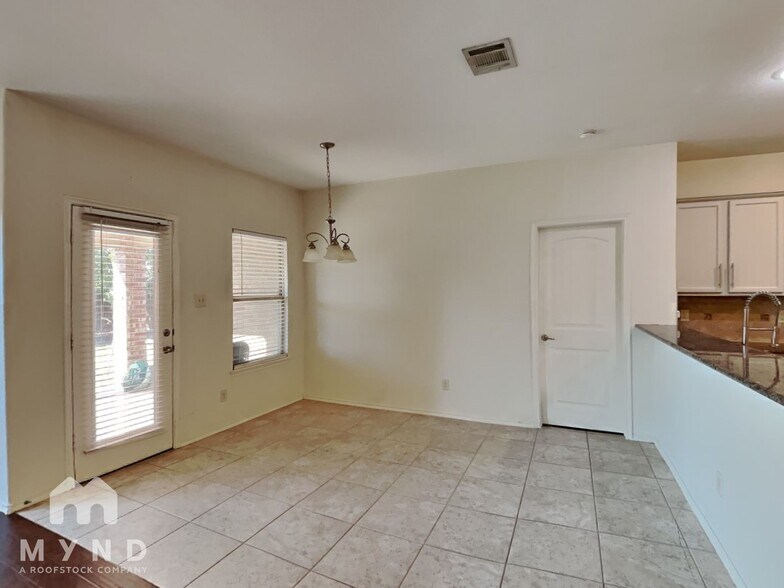 Building Photo - 5591 Coventry Drive