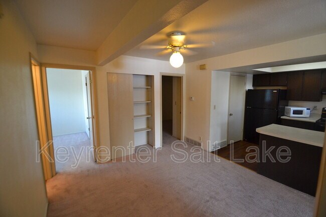 Building Photo - 233 E Hill Avenue