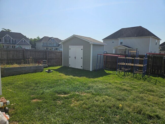 Building Photo - 4 Bedroom 2.5 Bath unfurnished home in Nautical Reach Neighborhood