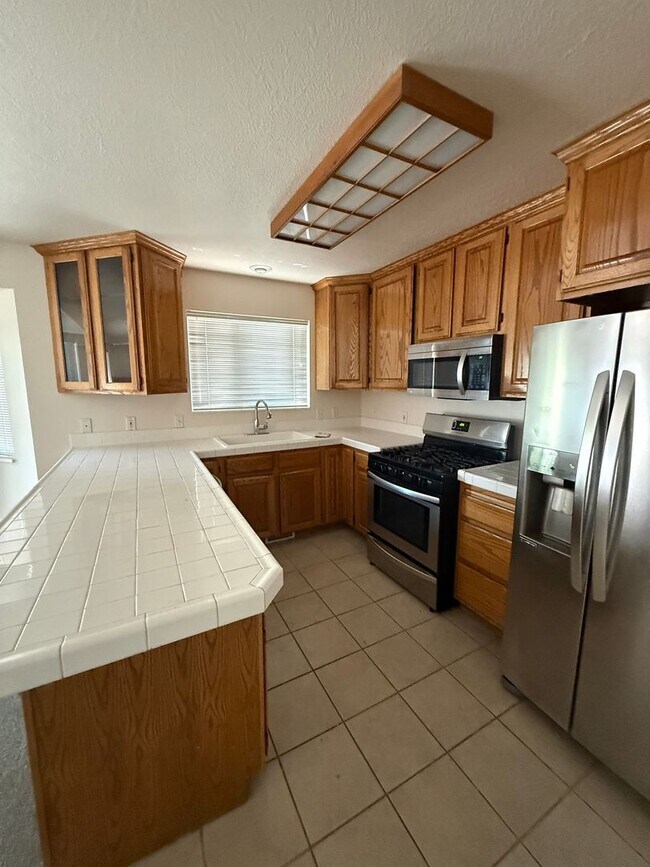 Building Photo - Dual-Living 6-Bed Rambler | 2 Kitchens & 2 Laundry Rooms!