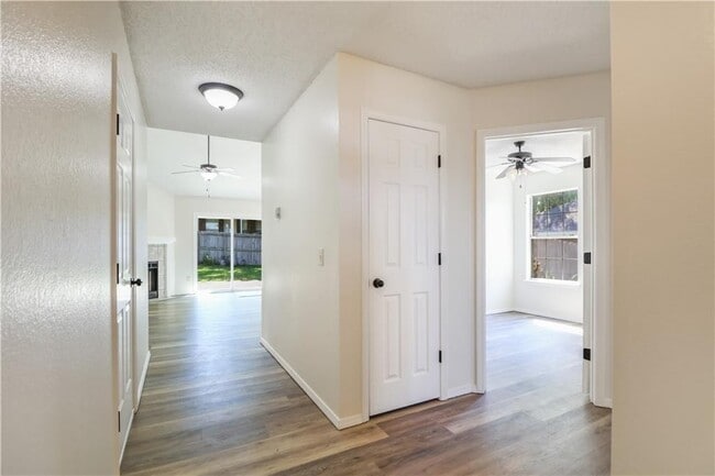 Building Photo - 1156 Oleander Ln