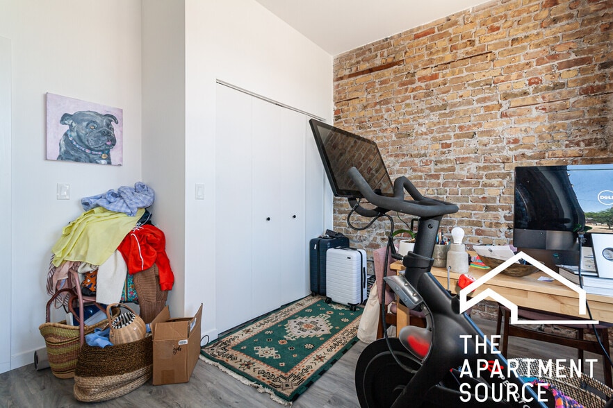 Building Photo - 2745 W Division St