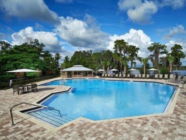 Building Photo - 8365 Lookout Pointe Dr