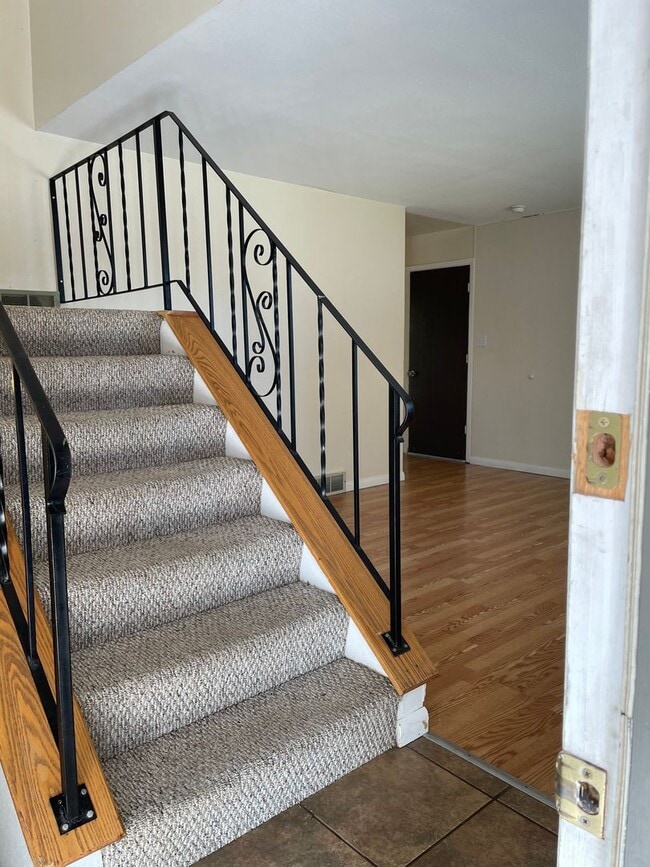 Building Photo - STUDENTS WELCOME! 3 Bed 1.5 Bath Home in great location West Ft Collins w/ Garage and Fenced Yard