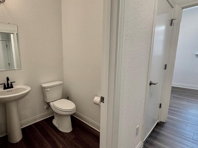 Building Photo - 125 Slenderleaf Dr