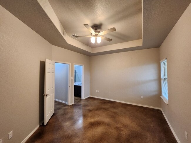 Building Photo - 620 Heathers Wy