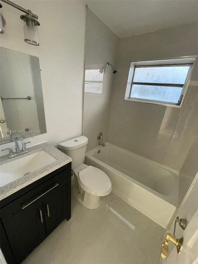 Building Photo - 505 N 24th Ave