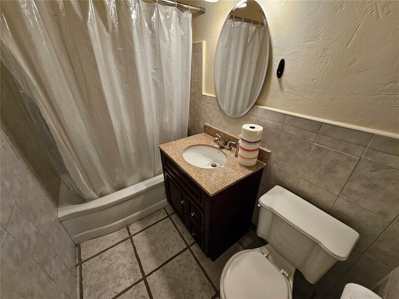 Building Photo - 2016 NE 26th Dr