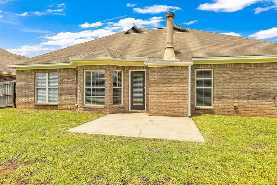Building Photo - 8772 Will Newton Dr