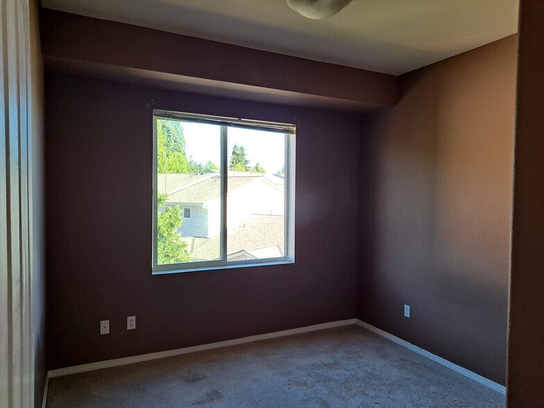 room2 ( with closet) - 14915 38th Dr SE