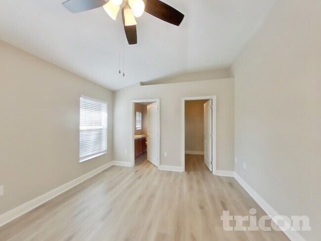 Building Photo - 6681 Freeport Dr