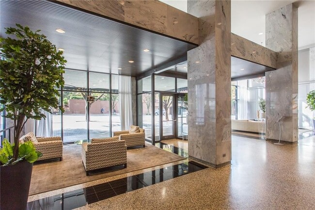 Building Photo - 620 Peachtree St NE