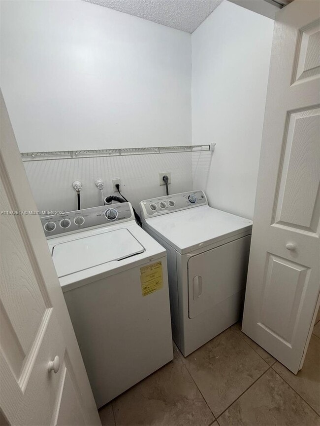 Building Photo - 14465 SW 139th Ave Cir E